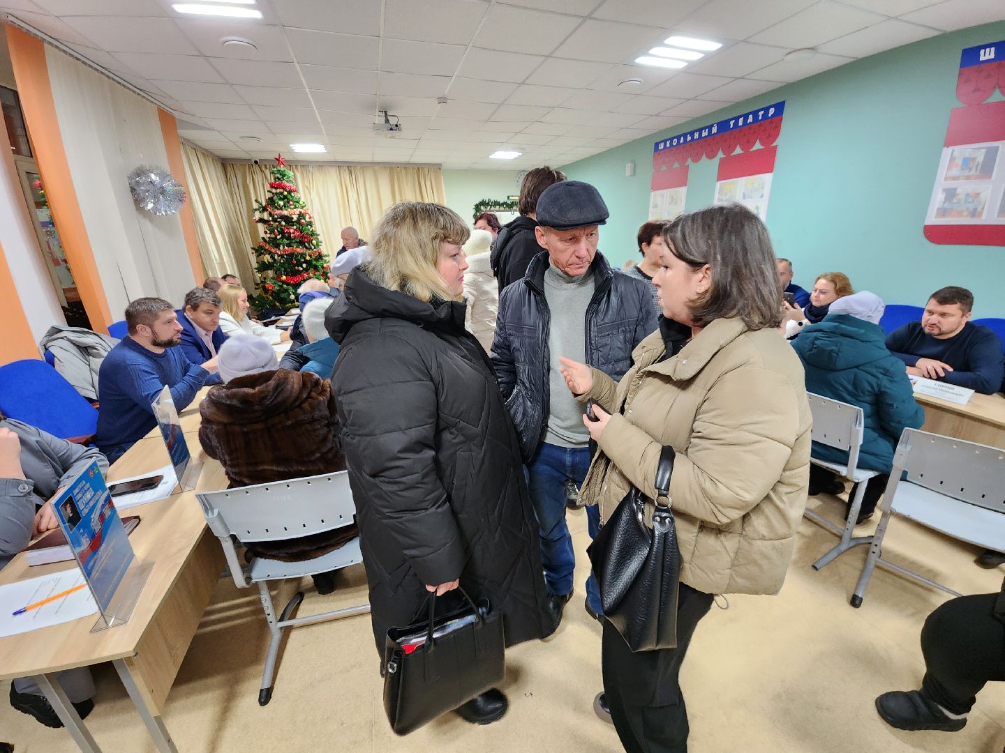 Чехов, выездная администрация, встреча с жителями, обращения граждан, деревня Ходаево, поселок Столбовая, энергоснабжение, отключение электричества, перепады напряжения, Россети, программа модернизации электросетей,