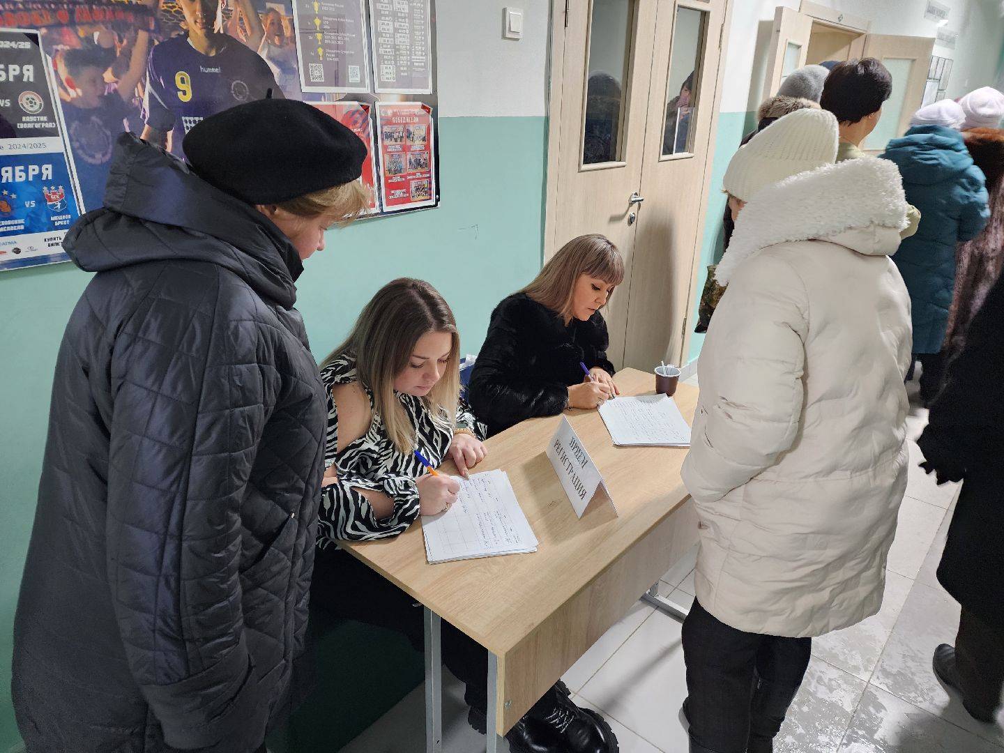 Чехов, выездная администрация, встреча с жителями, обращения граждан, деревня Ходаево, поселок Столбовая, энергоснабжение, отключение электричества, перепады напряжения, Россети, программа модернизации электросетей,