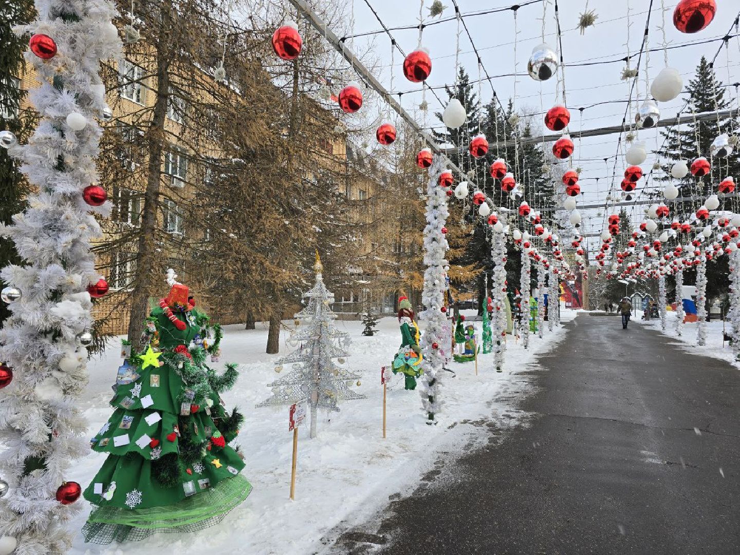 можайск, можайский городской округ, подмосковье, фестиваль креативных елок, креативные елки, новый год, праздник, жители, общество, вертикалки,