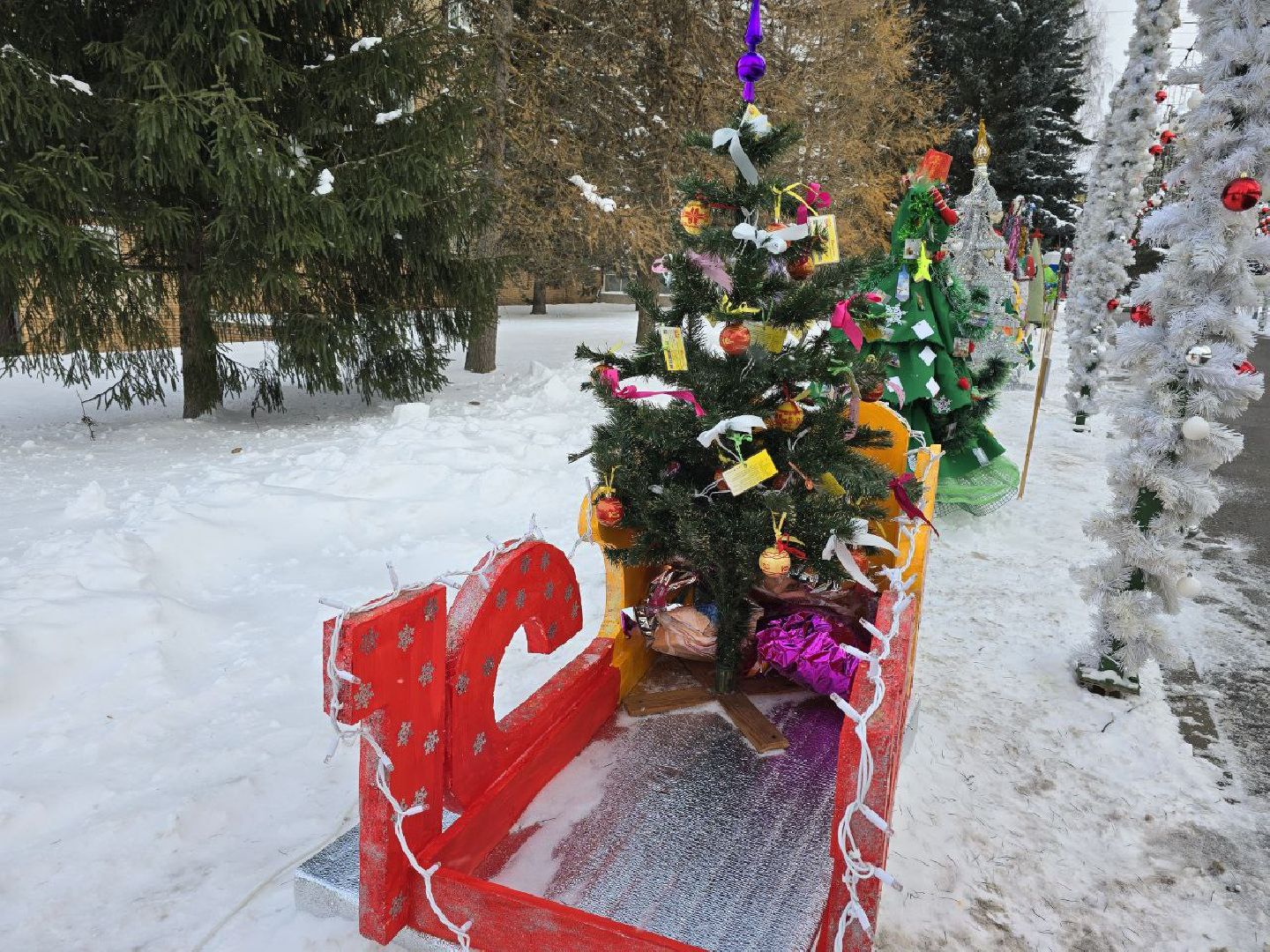 можайск, можайский городской округ, подмосковье, фестиваль креативных елок, креативные елки, новый год, праздник, жители, общество, вертикалки,