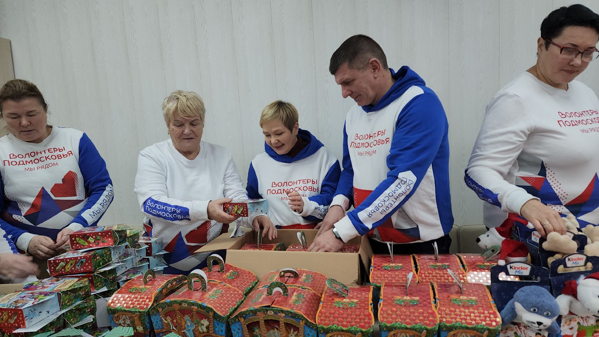 гуманитарная помощь, донбасс, дети донбасса, новый год, подарки, сладкие подарки, подарки на новый год,