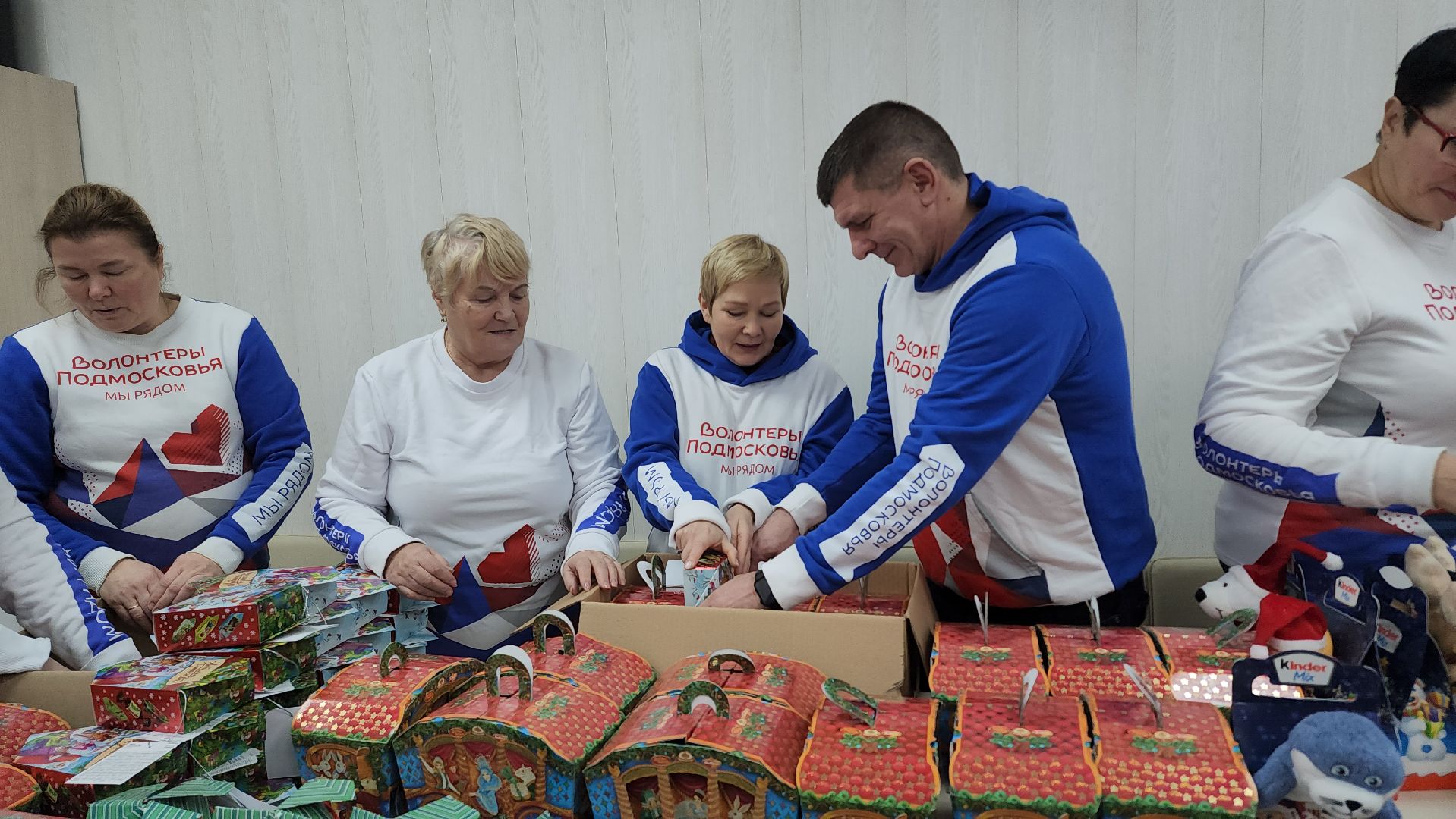 гуманитарная помощь, донбасс, дети донбасса, новый год, подарки, сладкие подарки, подарки на новый год,