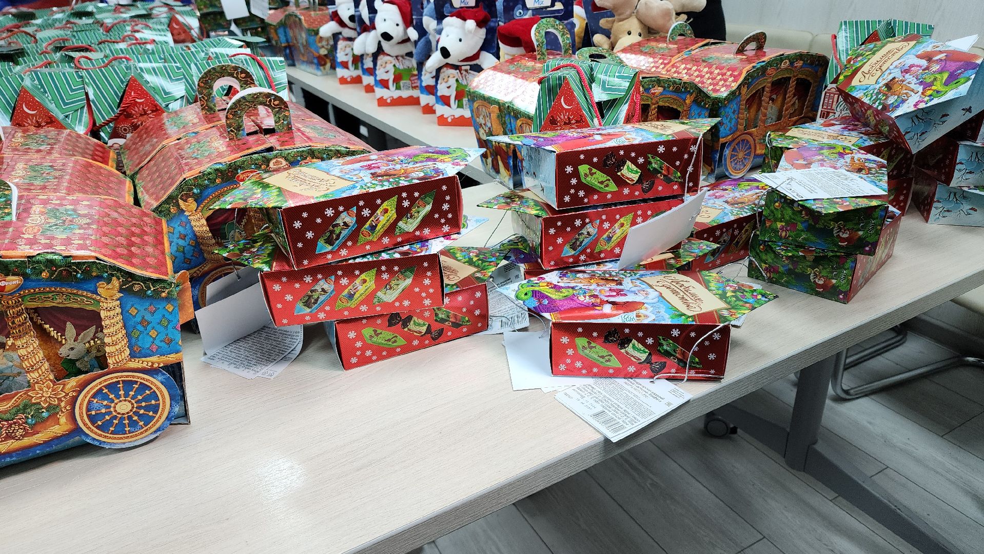 гуманитарная помощь, донбасс, дети донбасса, новый год, подарки, сладкие подарки, подарки на новый год,