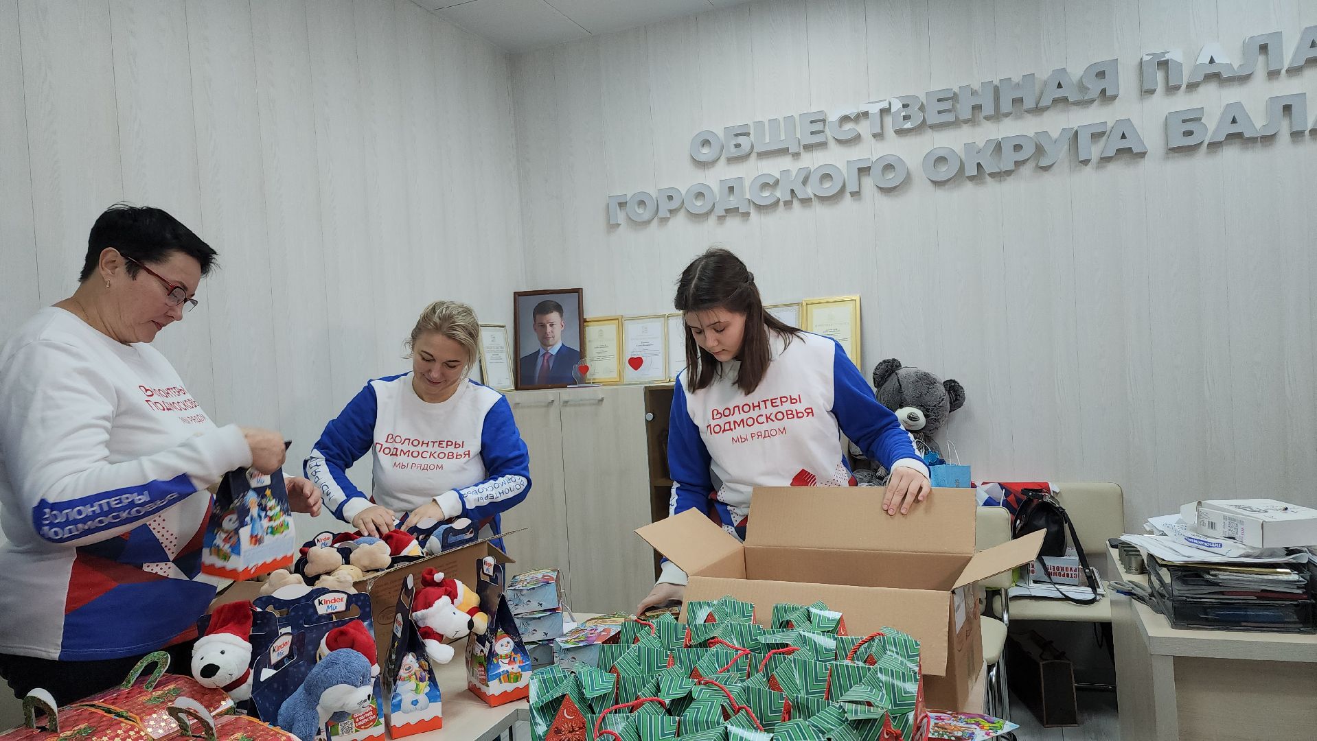 гуманитарная помощь, донбасс, дети донбасса, новый год, подарки, сладкие подарки, подарки на новый год,