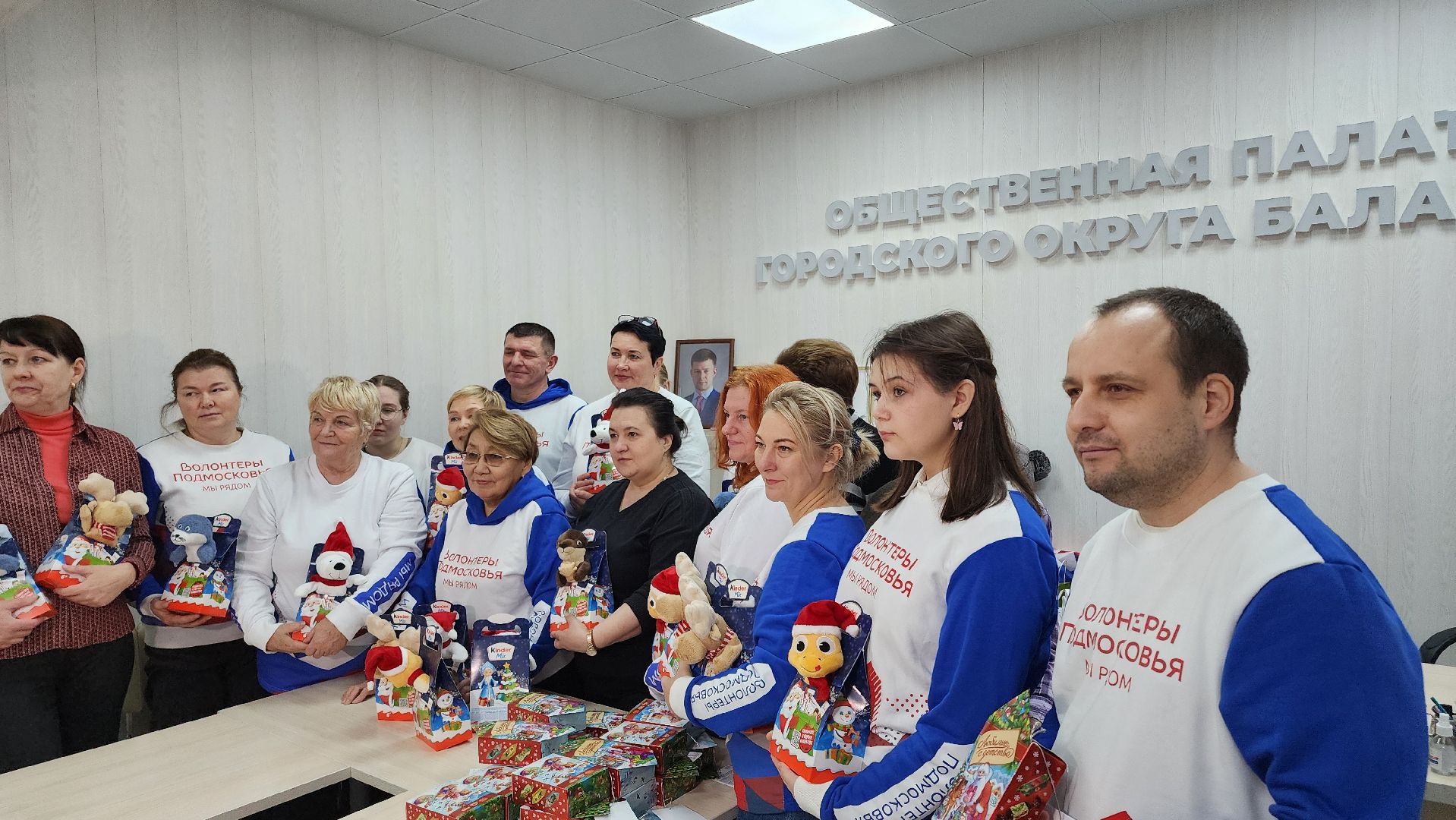 гуманитарная помощь, донбасс, дети донбасса, новый год, подарки, сладкие подарки, подарки на новый год,