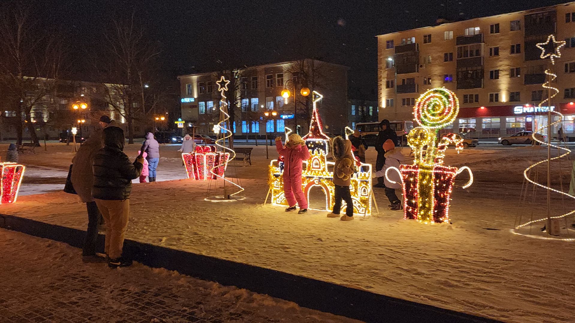 серпухов, новый год, новогодняя елка, площадь владимира храброго, дед мороз, вертикалки,