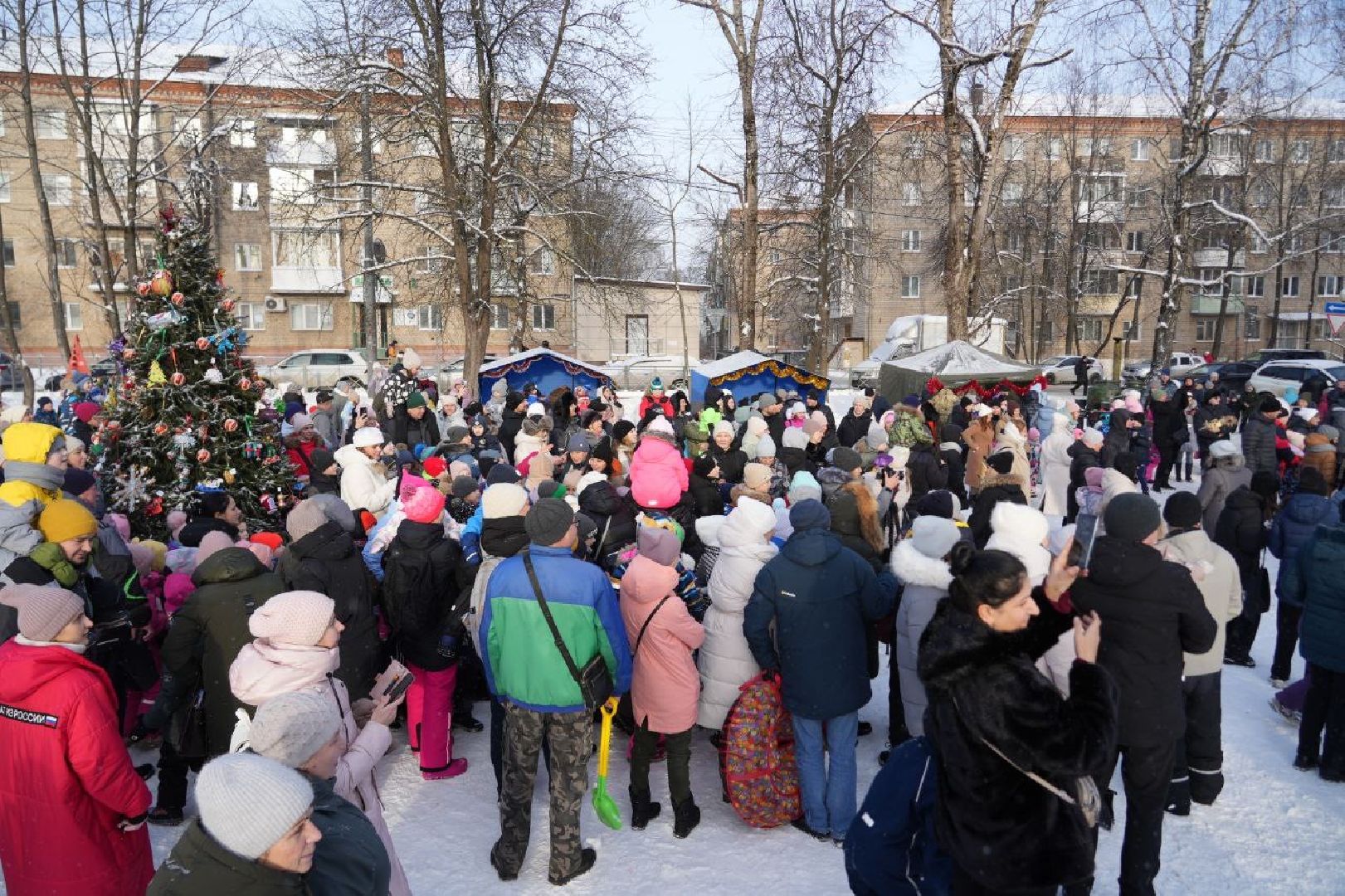 Новый год, Зажжение огней на елке, Зима в Подмосковье, Сергиев Посад, Сергиево-Посадский городской округ, Праздник, вертикалки,