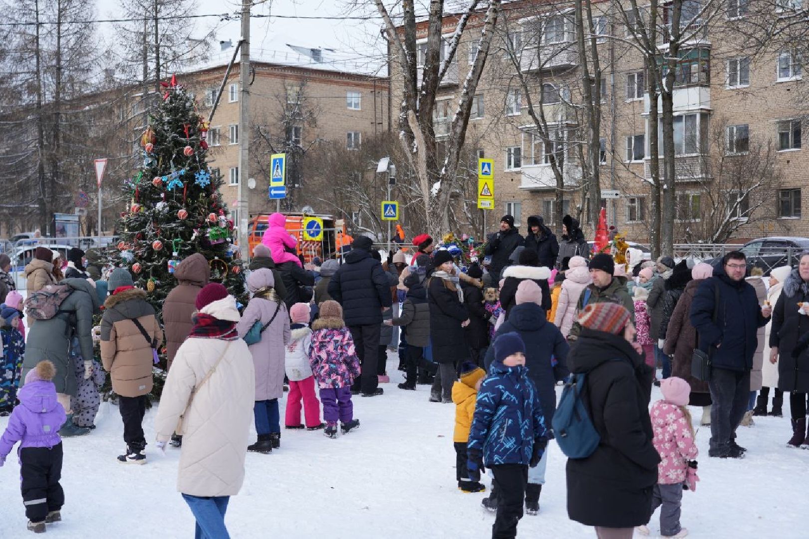 Новый год, Зажжение огней на елке, Зима в Подмосковье, Сергиев Посад, Сергиево-Посадский городской округ, Праздник, вертикалки,