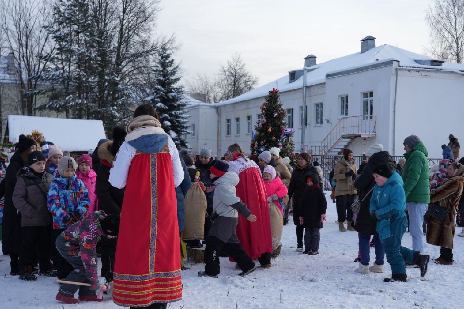 Новый год, Зажжение огней на елке, Зима в Подмосковье, Сергиев Посад, Сергиево-Посадский городской округ, Праздник, вертикалки,