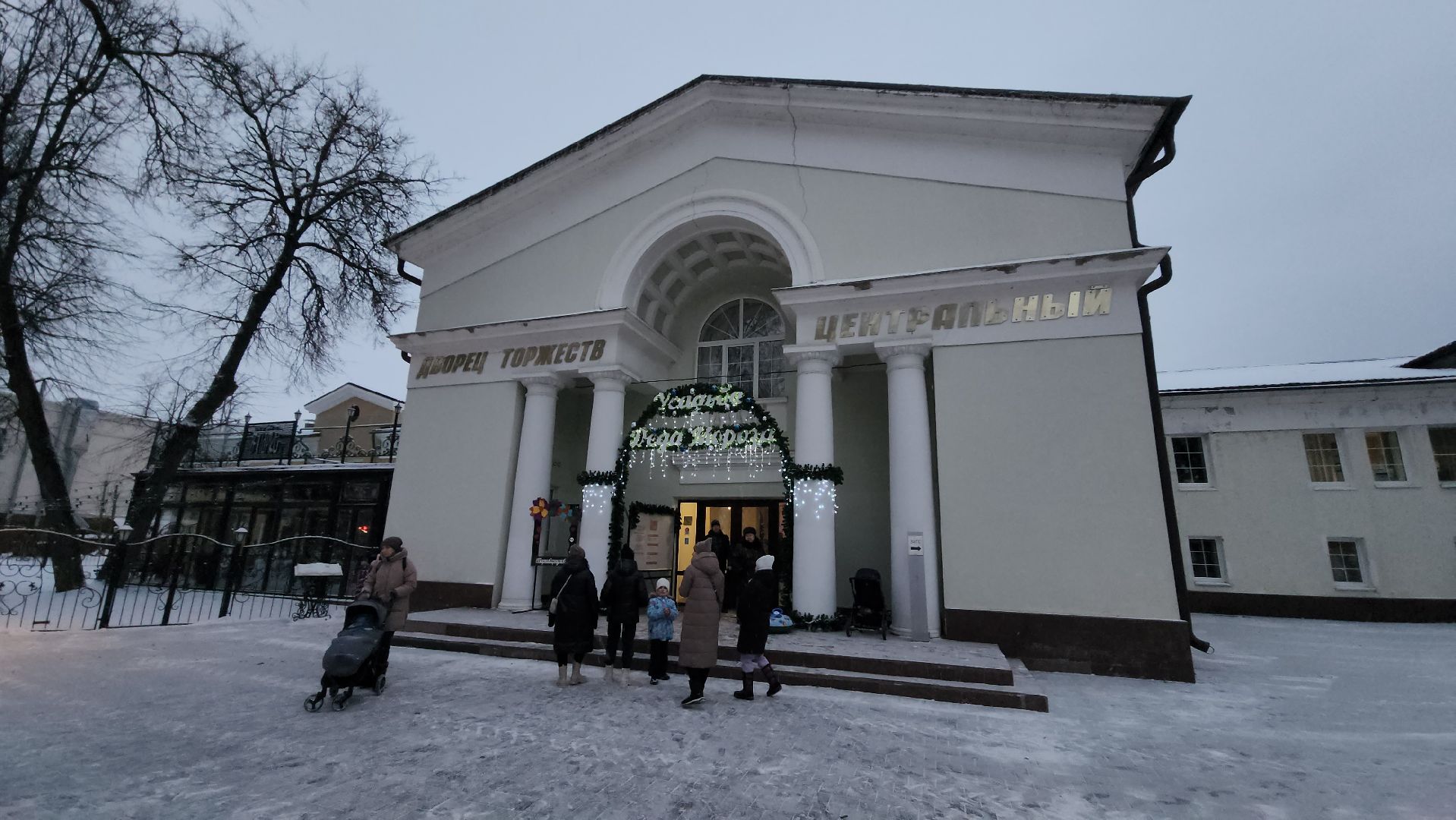 серпухов, дворец торжеств центральный, резиденция деда мороза, новый год, елочка зажгись, вертикалки,