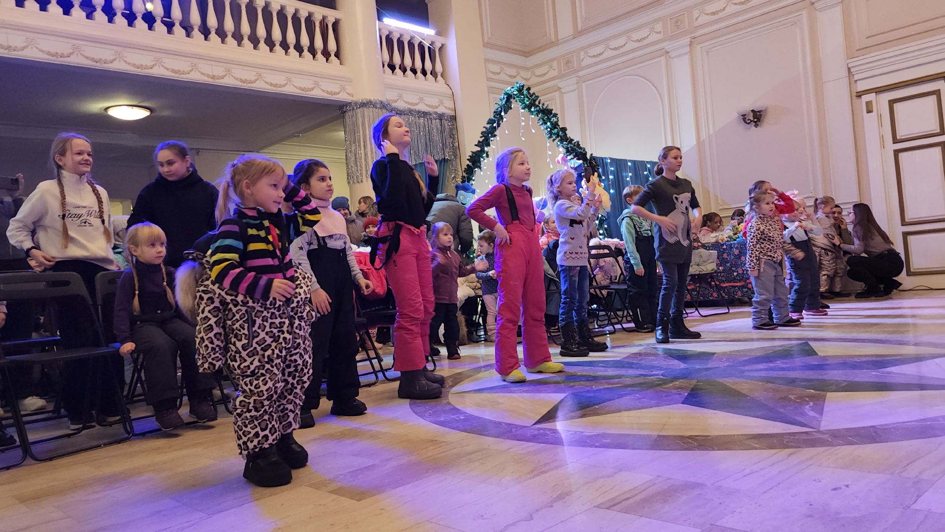 серпухов, дворец торжеств центральный, резиденция деда мороза, новый год, елочка зажгись, вертикалки,