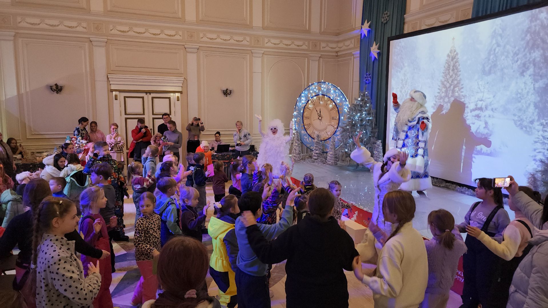 серпухов, дворец торжеств центральный, резиденция деда мороза, новый год, елочка зажгись, вертикалки,