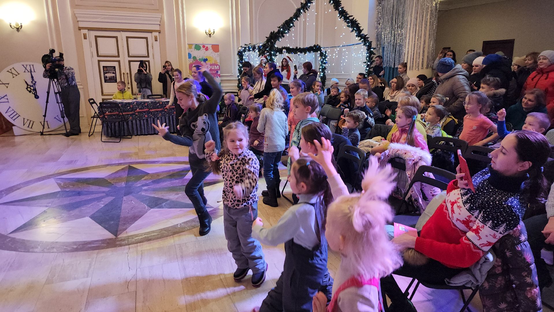 серпухов, дворец торжеств центральный, резиденция деда мороза, новый год, елочка зажгись, вертикалки,