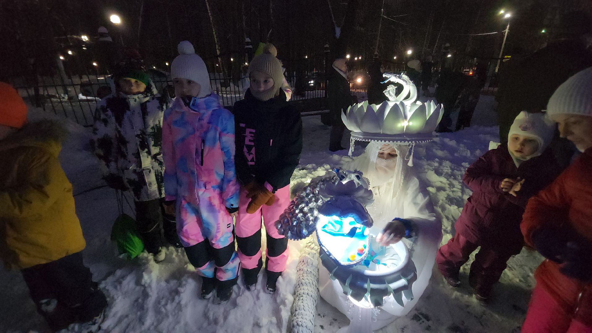 резиденция деда мороза, парки красногорска, зима в подмосковье,