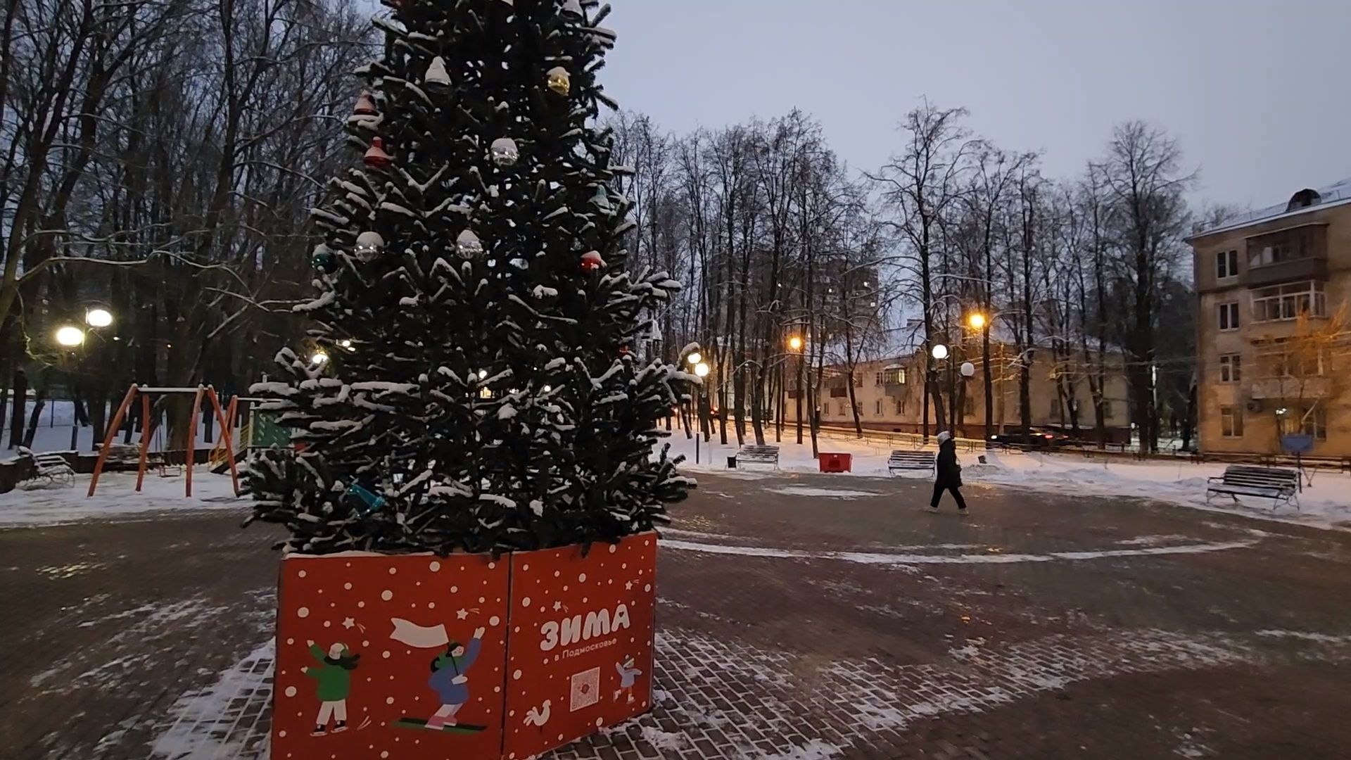 Чехов, сквер Ветеранов, новогодняя елка, подготовка к Новому году, проект губернатора московской области, Зима в Подмосковье, благоустройство, формирование комфортной городской среды, вертикалки,