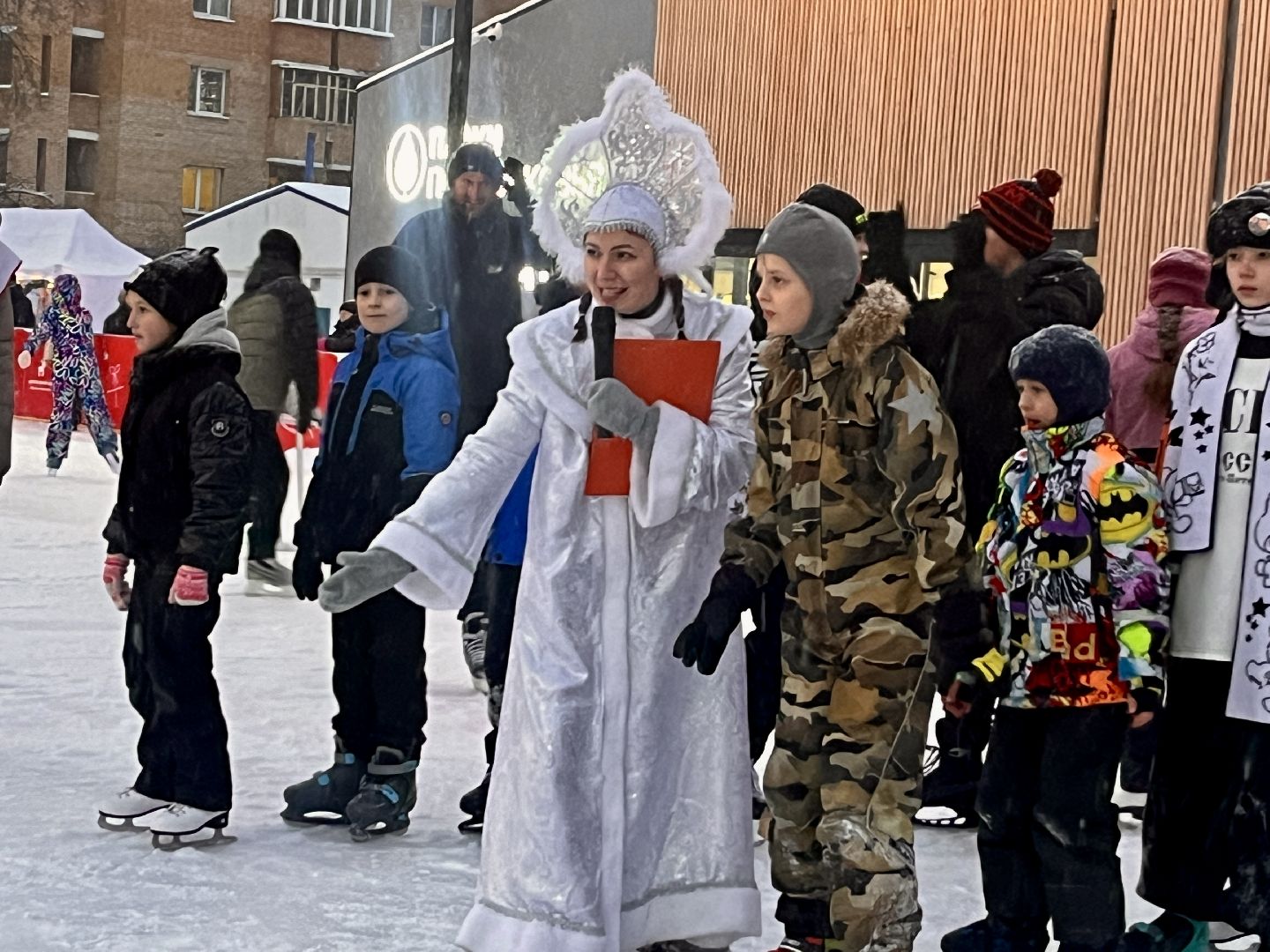 вертикальное видео, наро-фоминск, каток в наро-фоминске, парк наро-фоминска, зима в подмосковье,