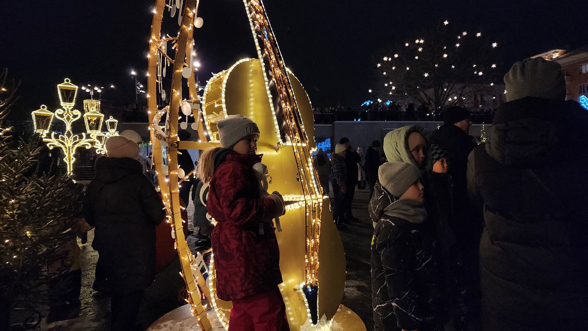 украшение города, новогодняя иллюминация, Фонтанная площадь, Ногинск, Богородский городской округ, вертикалки