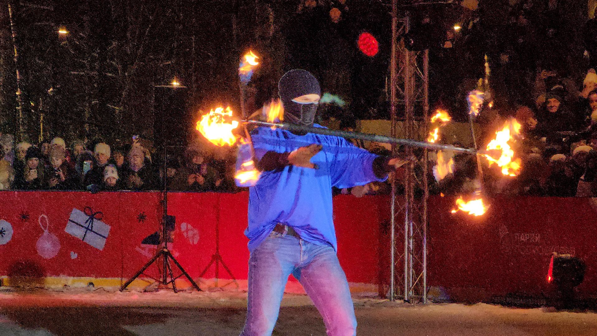 ледовое шоу авербуха, ВЕРТИКАЛКИ, каток в парке, шоу на льду, фигурное катание, Лобня,