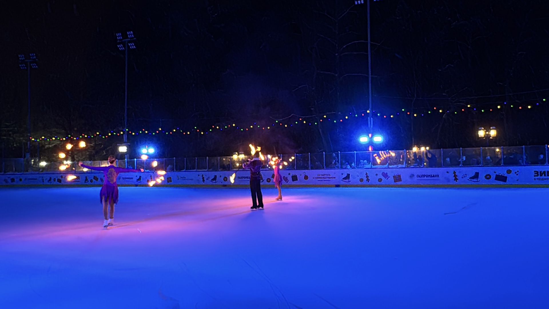 одинцовский парк культуры спорта и отдыха, ледовое шоу, зима в Подмосковье, вертикалка, вертикальное видео,