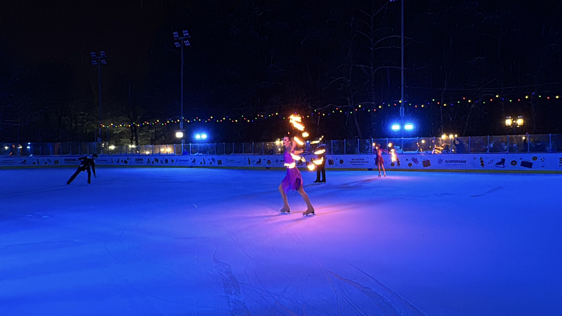 одинцовский парк культуры спорта и отдыха, ледовое шоу, зима в Подмосковье, вертикалка, вертикальное видео,