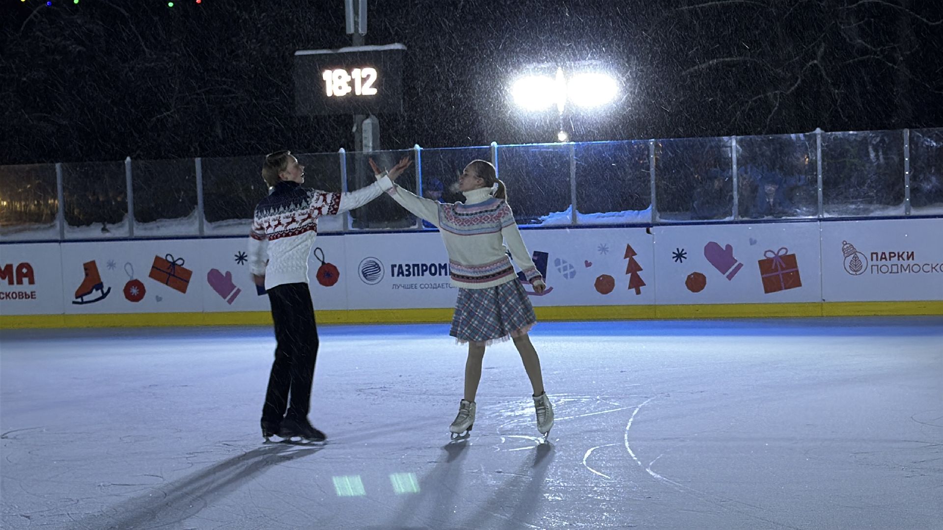 одинцовский парк культуры спорта и отдыха, ледовое шоу, зима в Подмосковье, вертикалка, вертикальное видео,