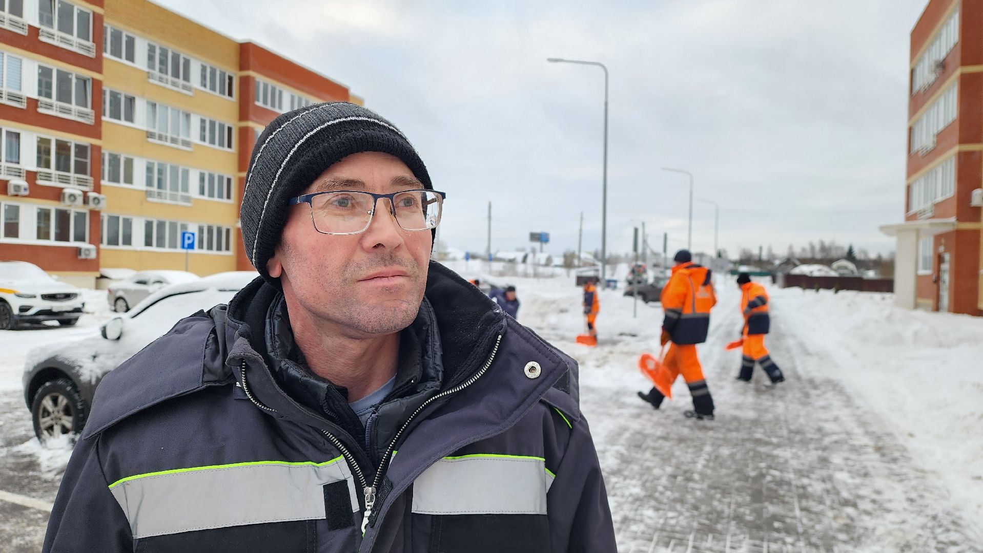 уборка снега и наледи, дворовая территория, истра, вертикалки,