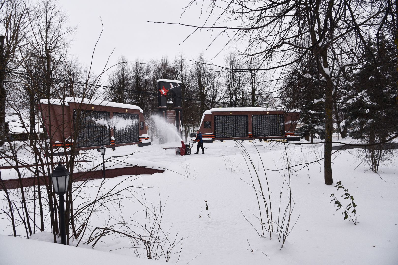 лотошино, сквер победы, добродел, уборка снега, благоустройство, вертикалки,