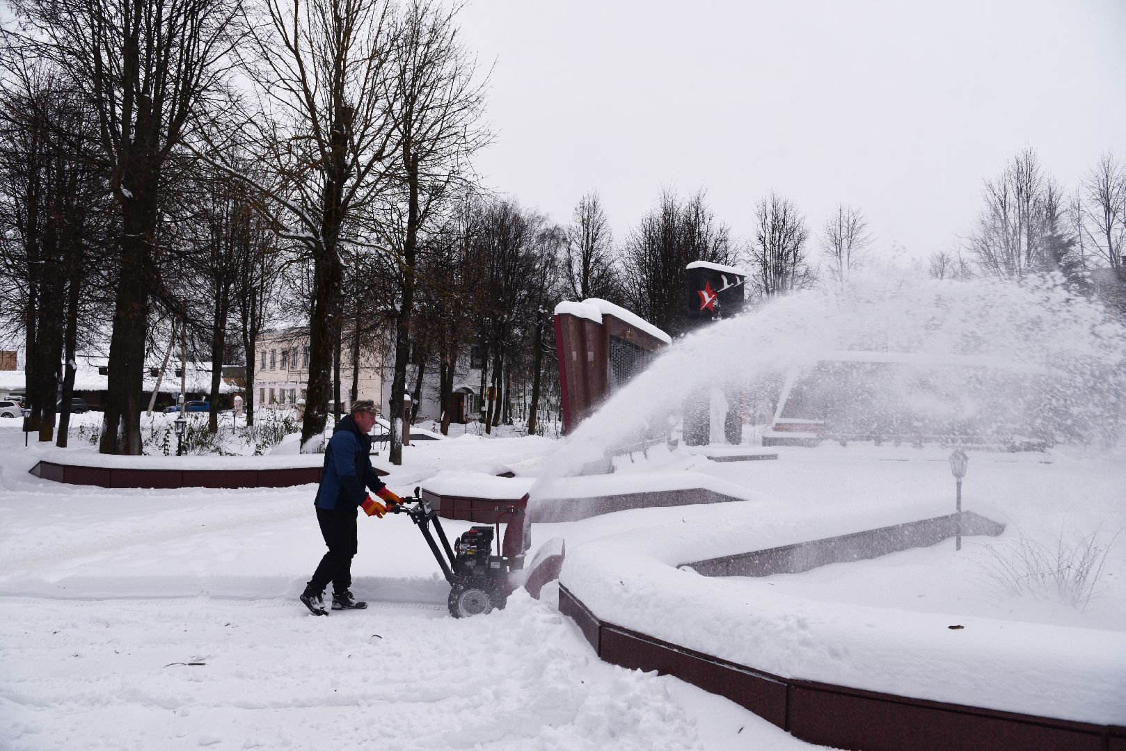 лотошино, сквер победы, добродел, уборка снега, благоустройство, вертикалки,