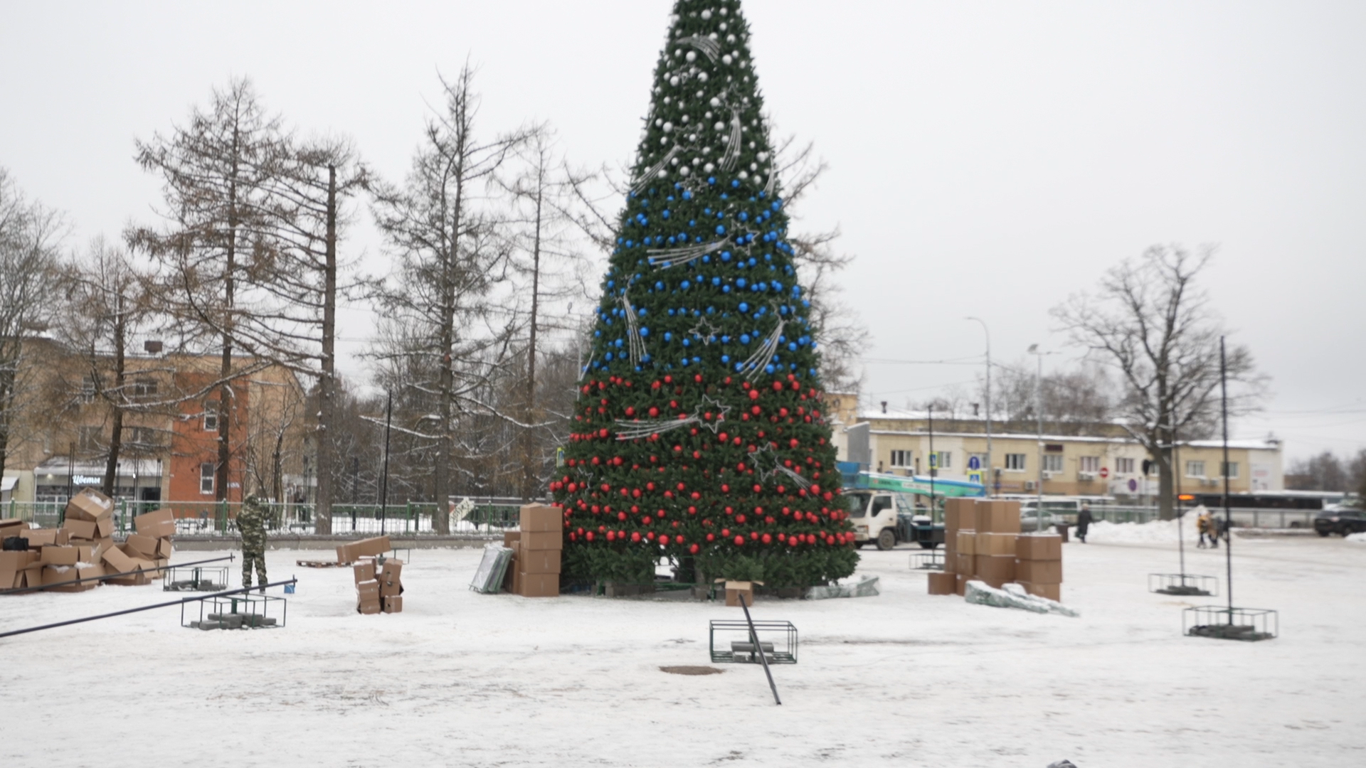 елка на площади ДК Власиха, новогодняя елка, новый год Власиха, праздник нового года, новый 2025 год,