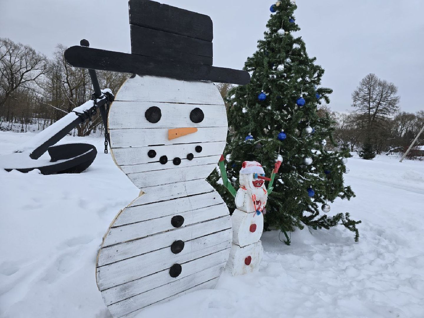 можайск, можайский городской округ, подмосковье, парк ривьера, городской парк, новый год, украшение парка, зима в подмосковье, праздник, благоустройство, вертикалки,