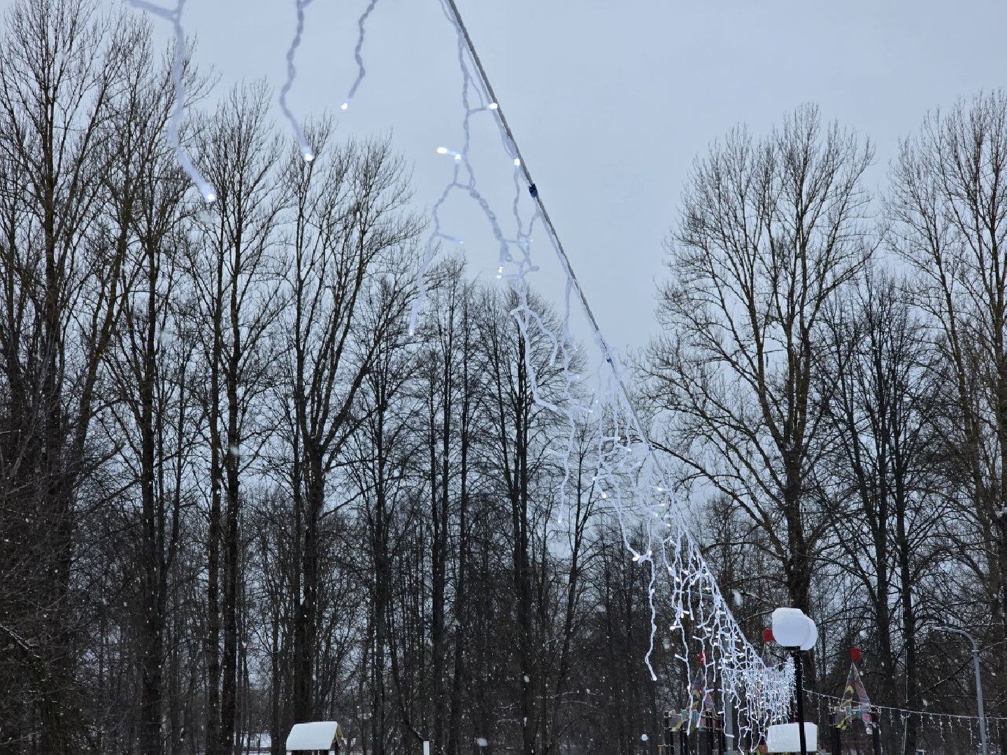 можайск, можайский городской округ, подмосковье, парк ривьера, городской парк, новый год, украшение парка, зима в подмосковье, праздник, благоустройство, вертикалки,