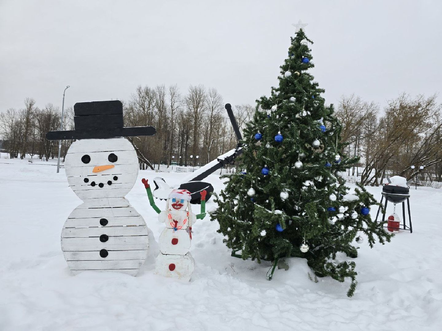 можайск, можайский городской округ, подмосковье, парк ривьера, городской парк, новый год, украшение парка, зима в подмосковье, праздник, благоустройство, вертикалки,