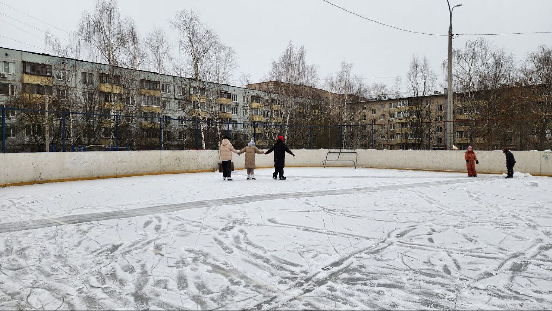 Солнечногорск, вертикалки, каток во дворе, зима в подмосковье,