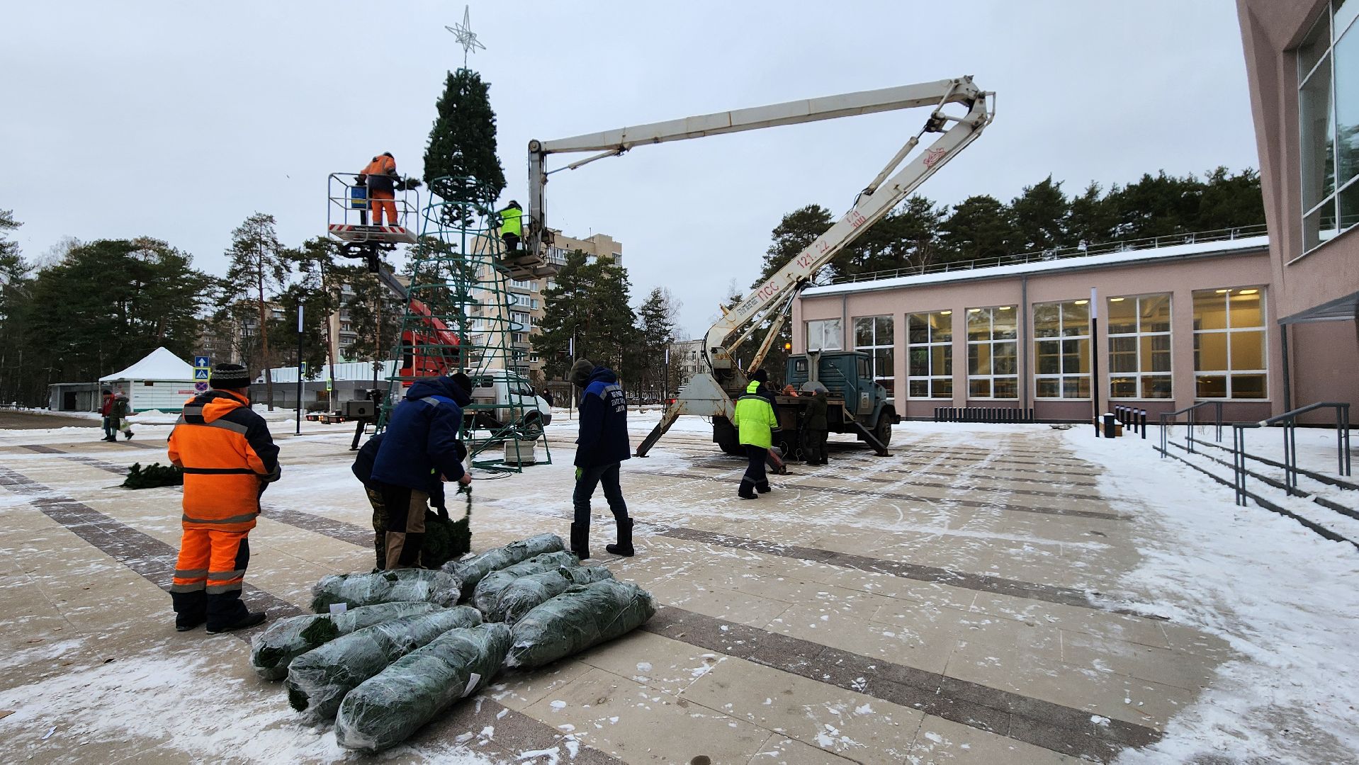 Протвино, Елка у дк, Новый год, Комбинат благоустройства, Г о серпухов, вертикалки,