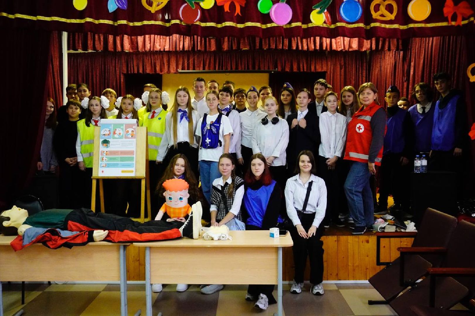 школа, Юные инспекторы движения, Регулировщик, Дорожная головоломка, первая помощь, красный крест, вертикалки