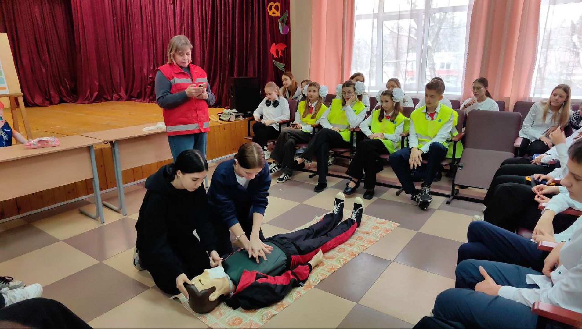 школа, Юные инспекторы движения, Регулировщик, Дорожная головоломка, первая помощь, красный крест, вертикалки