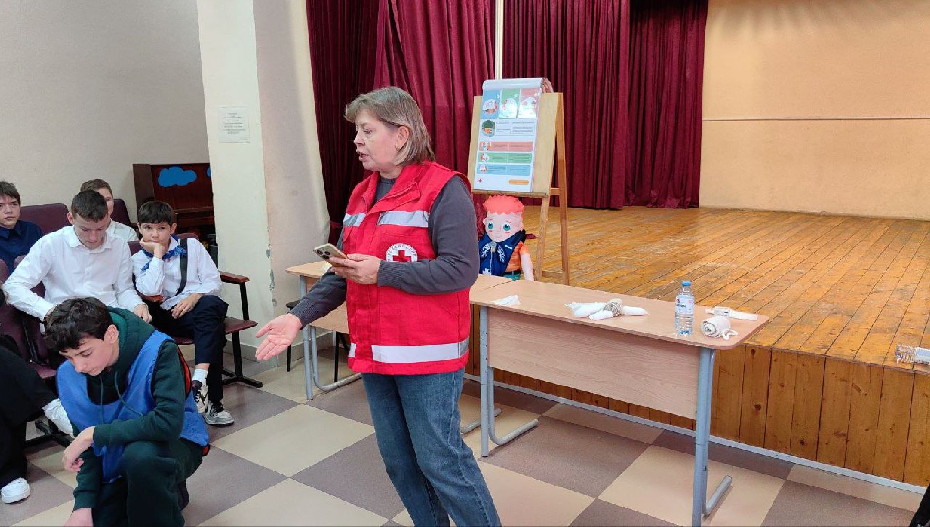 школа, Юные инспекторы движения, Регулировщик, Дорожная головоломка, первая помощь, красный крест, вертикалки