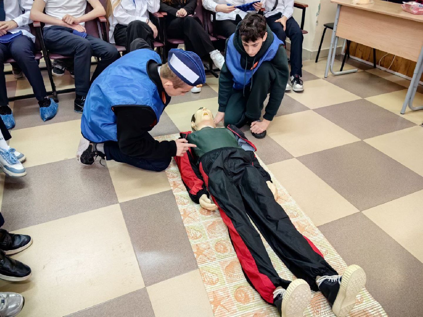 школа, Юные инспекторы движения, Регулировщик, Дорожная головоломка, первая помощь, красный крест, вертикалки