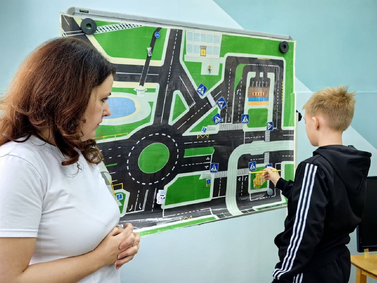 школа, Юные инспекторы движения, Регулировщик, Дорожная головоломка, первая помощь, красный крест, вертикалки