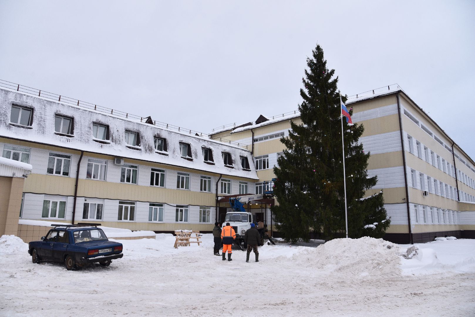 лотошино, лотошинская больница, новый год, ёлка, праздник, вертикалки,