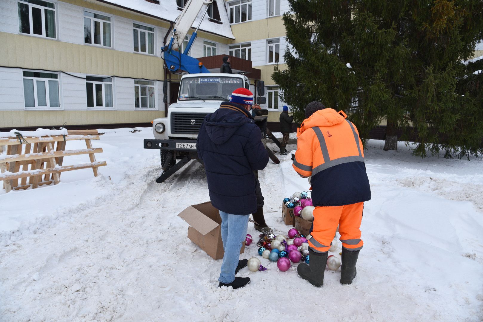 лотошино, лотошинская больница, новый год, ёлка, праздник, вертикалки,