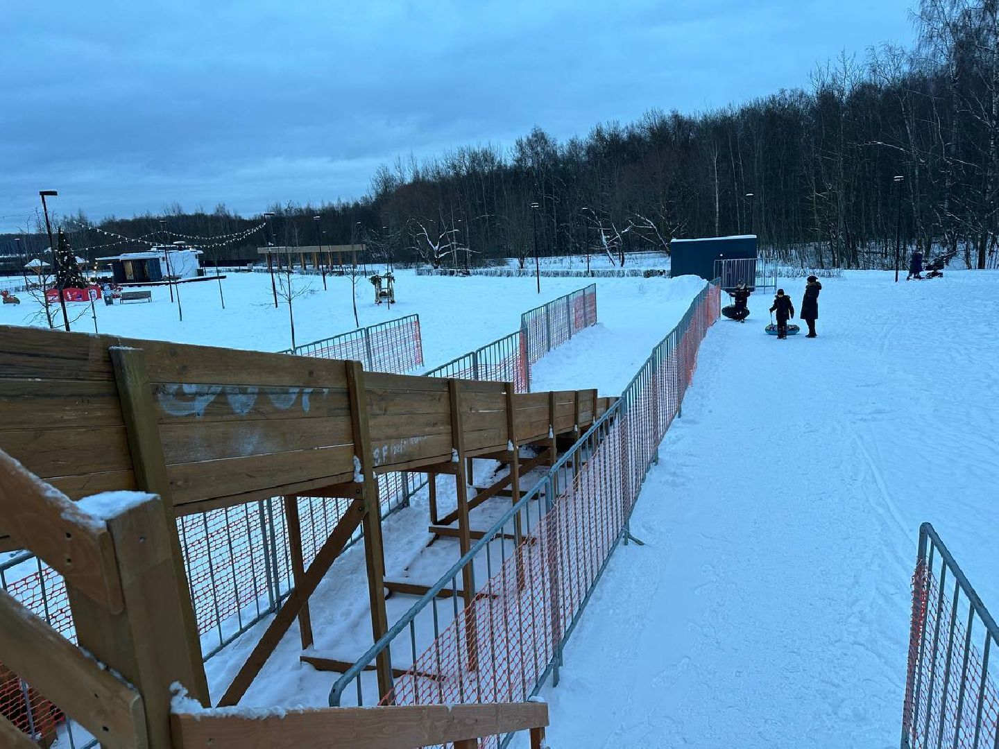 парки, тюбинговая горка, зима в подмосковье,