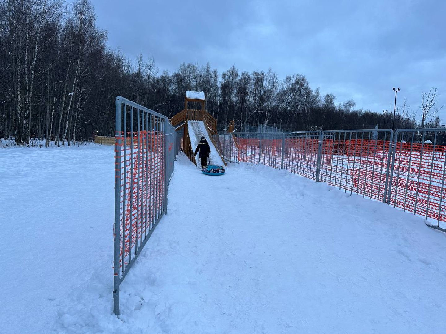 парки, тюбинговая горка, зима в подмосковье,