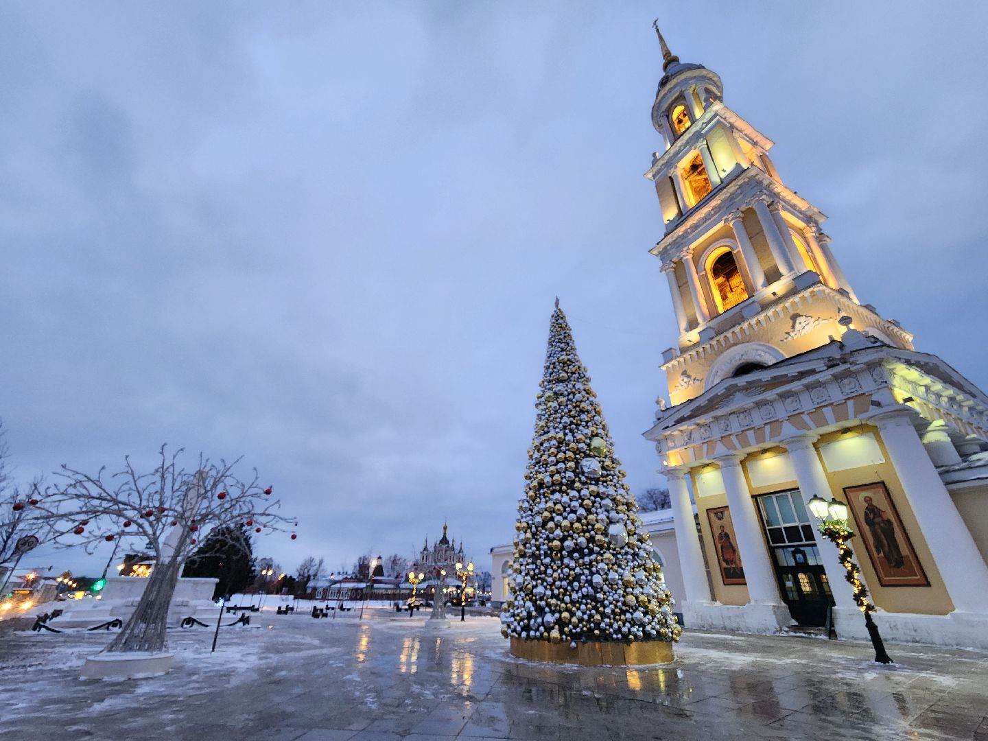 коломна, благоустройство, подготовка к новому году, новогоднее украшение, новогодняя елка, вертикалки,