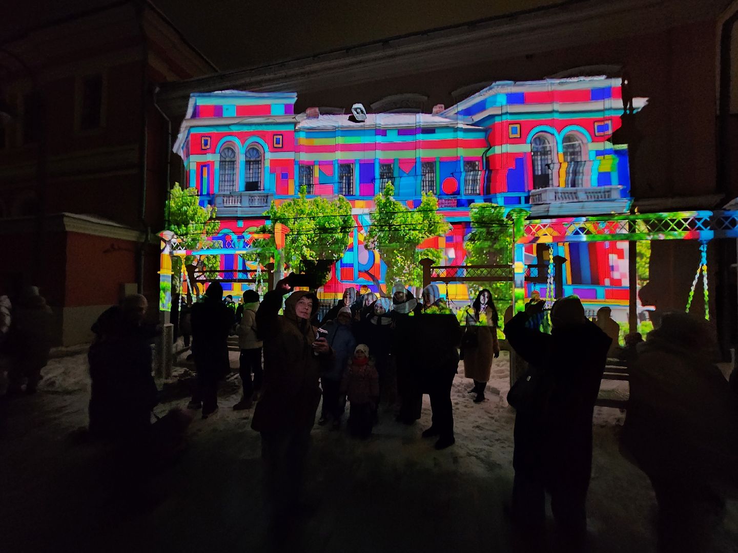 серпухов, сихм, серпуховский музей, Фабрика авангарда. Выкройка нового мира», фасад музея, проекция,