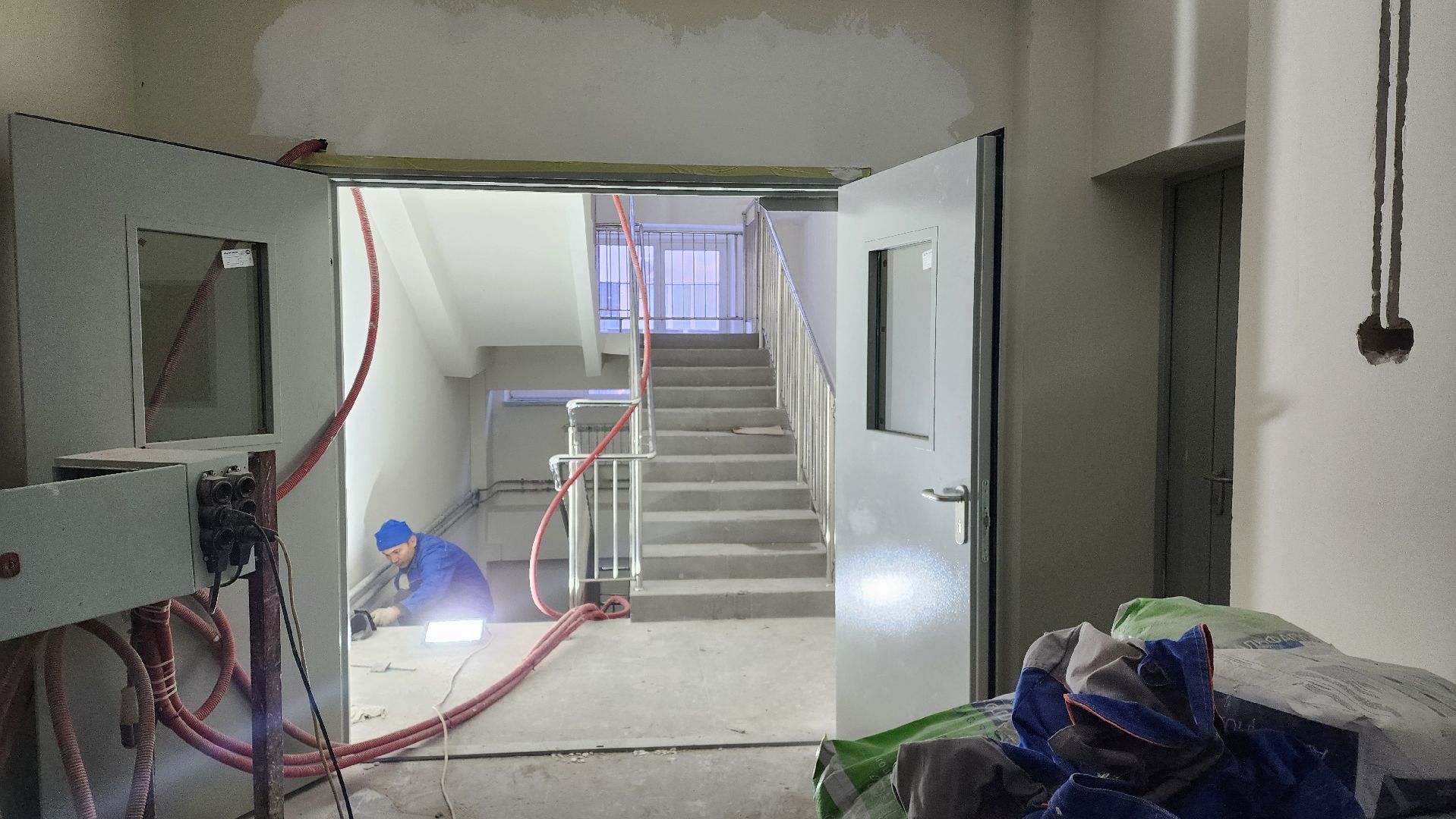 капремонт, ремонт мастерских в адк, Ремонт в автомобильно-дорожном колледже, Вертикалка, Вертикальное видео, Бронницы,