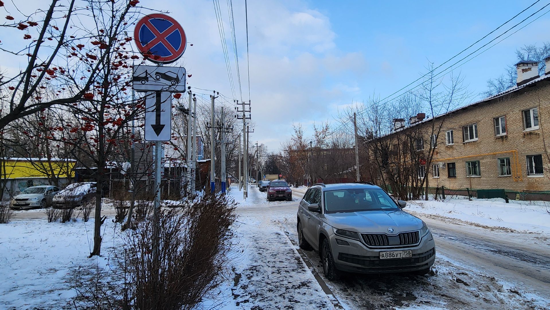 Бронницы, Установка знаков у мусорных контейнеров, Остановка запрещена, Ра ответ эвакуатор, Вертикальное видео, Вертикалка,