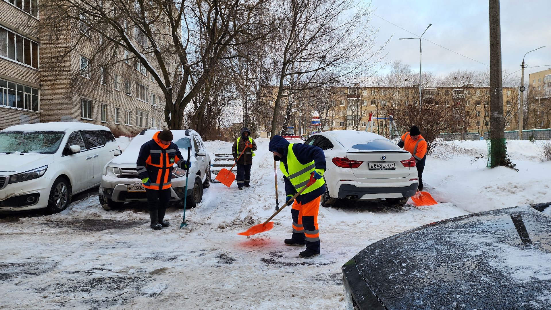 уборка снега и наледи, дворы, истра, вывоз снега, вертикалки,