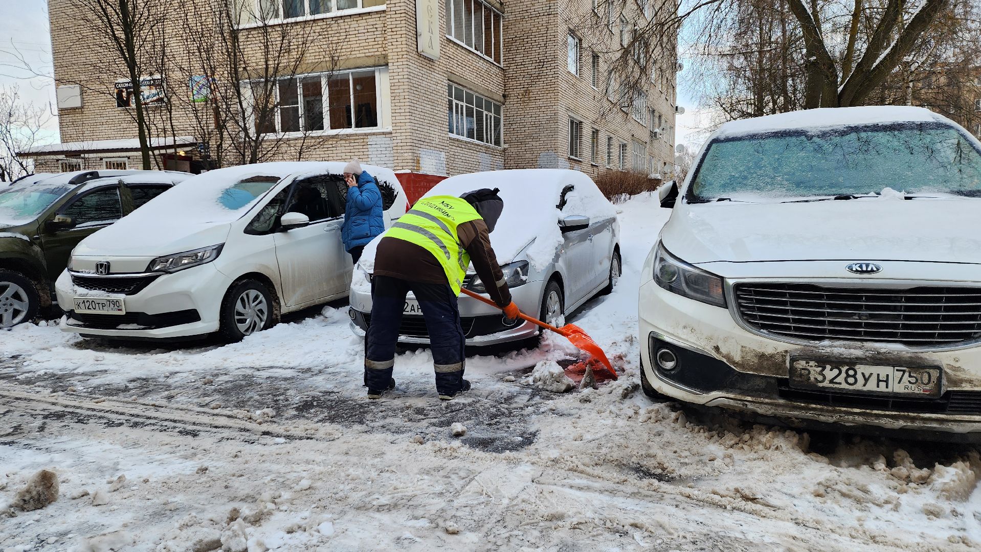 уборка снега и наледи, дворы, истра, вывоз снега, вертикалки,