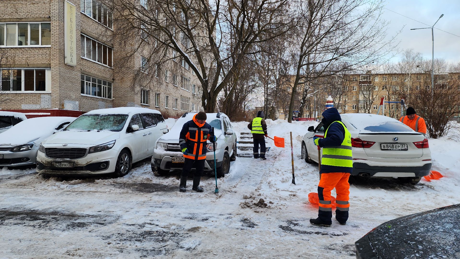 уборка снега и наледи, дворы, истра, вывоз снега, вертикалки,